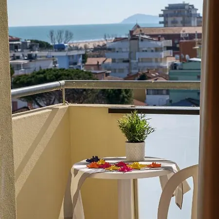 Ξενοδοχείο Oceanic 3*